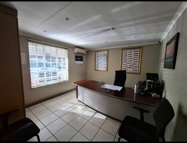 248M² OFFICE FOR SALE IN VANDERBIJLPARK CE 6